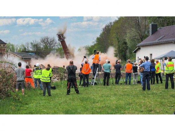 Glauchau - Sprengung des Schornstein des ehemaligen Fun-Parks